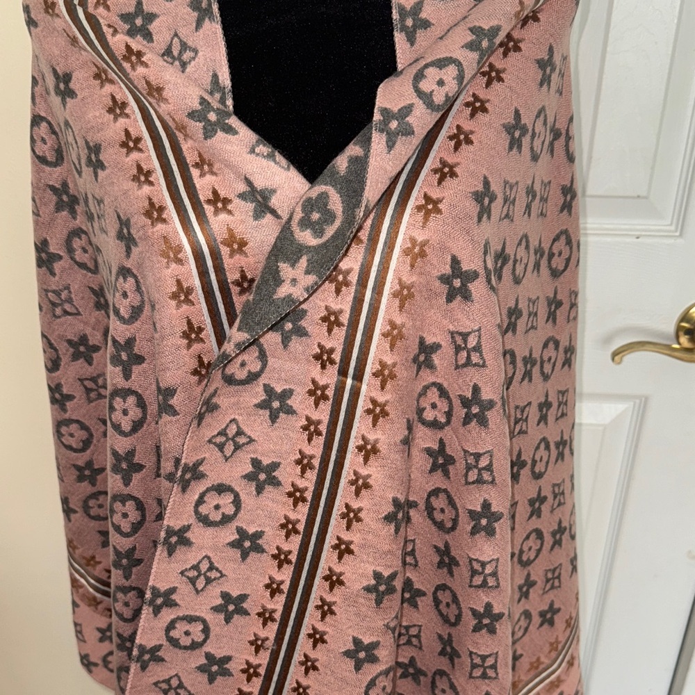Pink And Gray Patterned Shawl - image 2